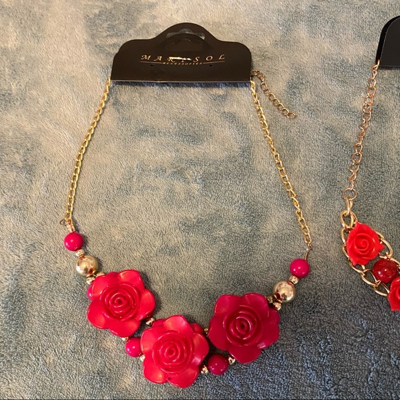 2 for 1 necklaces with matching earrings - Picture 5 of 7